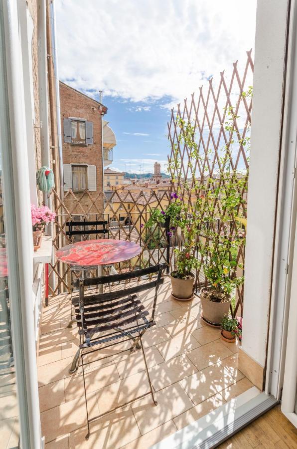 Inner Bo, Terrazzino Vista Tetti In Centro Storico Bolonha Exterior foto